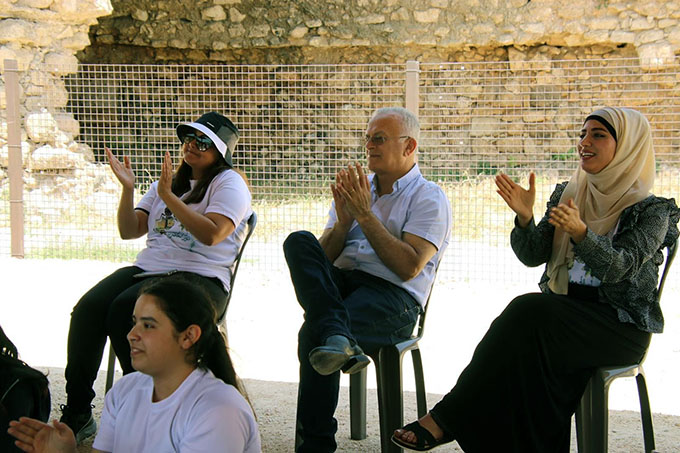 طلّاب طبقة الثوامن من اعدادية دار التربية والعلوم بجولة استكشافية لمعالم جلجولية 